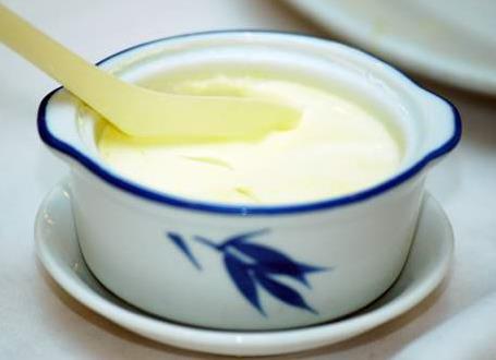 寶寶喂養誤區:吃牛初乳和蛋白粉能提高寶寶的免疫力