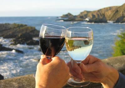 宴會上向客人敬酒的禮儀要點是什么