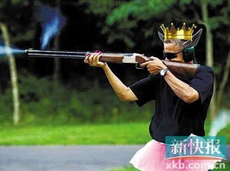惡搞奧巴馬：美國網(wǎng)友“神PS”惡搞奧巴馬持槍射擊圖片