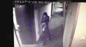 絕癥男子約女網(wǎng)友開房被騙，被偷包裸身出房追回，奪下對(duì)方兇器打跑4人