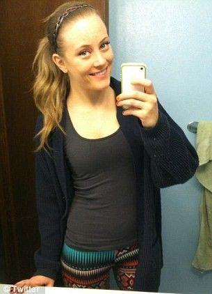 美國23歲女老師網(wǎng)上曬艷照請全班看，自曝獲AV界A片色情行業(yè)邀請拍片(圖)