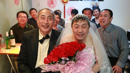 北京2名老年男同性戀者“完婚” 微博賬戶“兩個(gè)老頭的愛情”高調(diào)完婚