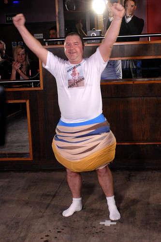 克雷格于去年穿上了211條內褲,打破了當時的世界紀錄