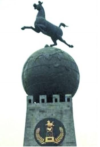 河南城市雕像馬踏飛燕遭惡搞,馬踏飛燕雕塑立馬滾蛋網絡走紅