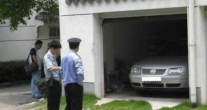 湖南岳陽千萬老富翁與年輕妙齡女一絲不掛裸死車內