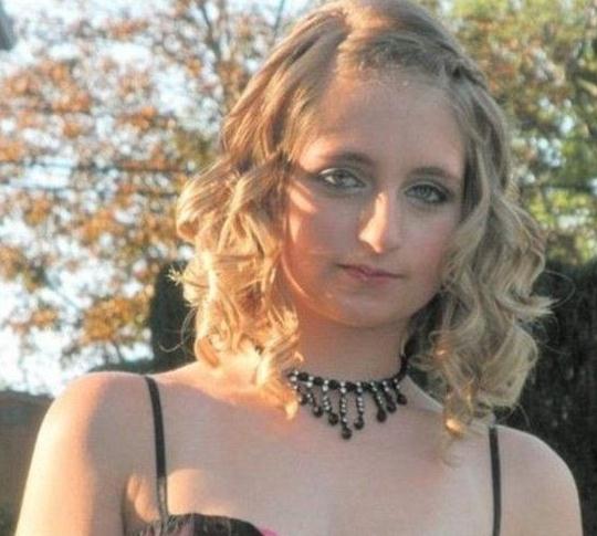 美國(guó)17歲少女一覺(jué)睡了64天，被稱真實(shí)版睡美人