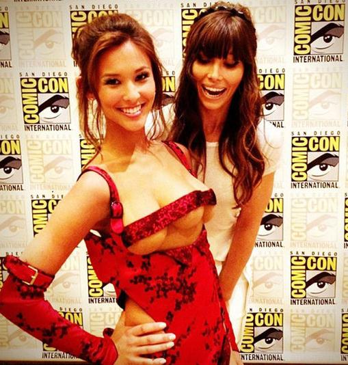 三乳女是真的嗎？全面回憶長著三個乳房的美女模特(組圖)