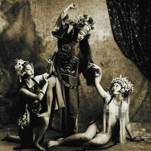 劉錚攝影裸體京劇圖片完爆比基尼京劇,網友吐槽:國粹已被毀,世風日下