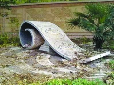 網曝紫金山麓現史上最貴“天價”狗墓,官方回應:狗墓系雕像遭業主曲解