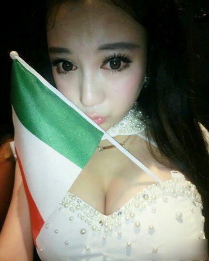 微博現火辣美女炫富炫干爹-爆乳腦殘坑爹女稱王力宏表哥圖