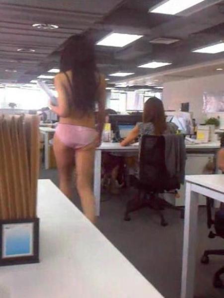 內衣上班姐內衣門事件:噴血內衣上班姐爆紅網絡