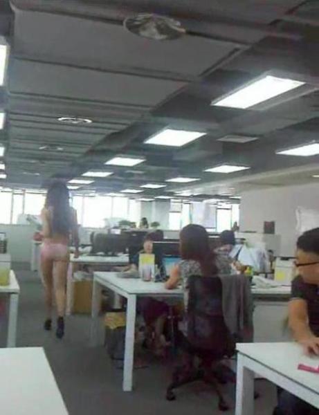 噴血內衣上班姐爆紅網絡-內衣門事件中內衣上班姐是誰