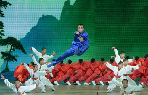 功夫巨星趙文卓因《少年中國》精彩表演獲封“春晚第一直男” 少年體零負面走紅(圖)