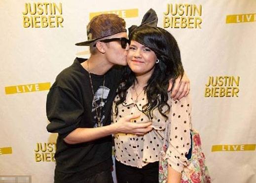 90后歐美天王賈斯汀-比伯一時性起襲胸女粉絲，18歲小天王偏愛波霸豪乳妹子