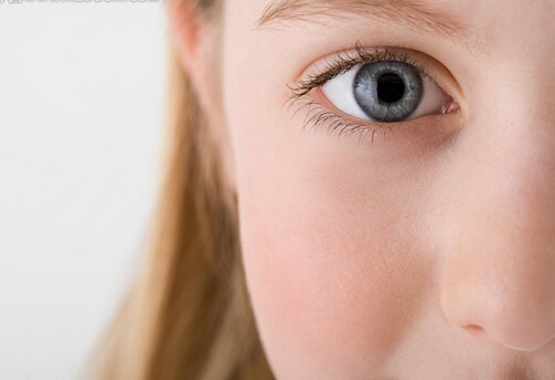 眼睛充血怎么辦?怎樣預防白內障