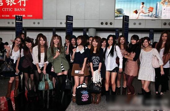 蒼井空(蒼老師)個人資料圖片微博,蒼井空攜眾日本知名女優現身北京機場