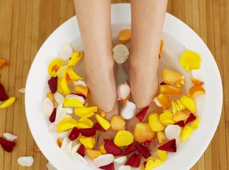 熱水泡腳有什么好處？怎樣泡腳才養(yǎng)生
