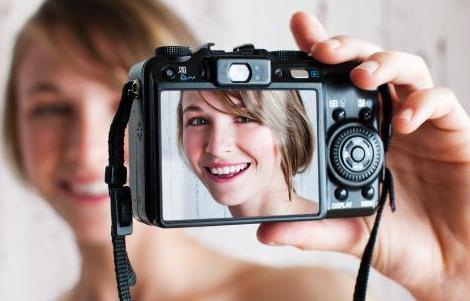 專家稱沉迷自拍系缺乏自信 或導致精神病癥