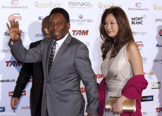 72歲球王貝利攜日本嬌妻現(xiàn)身 球王：她是我最后1射