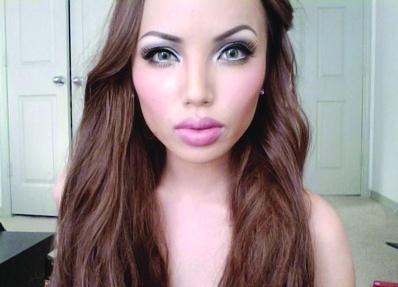 “隨變小姐”Promise Phan變裝成安吉麗娜·朱莉的Promise