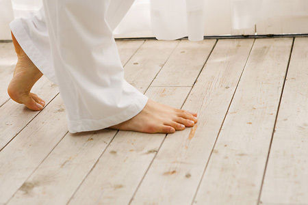 已經(jīng)受潮的地板,拿什么拯救你?