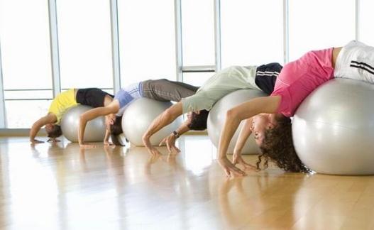 瑜伽球減肥動(dòng)作,瘦得真輕松!