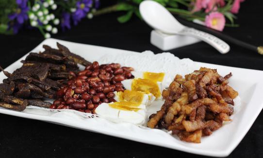 熏臘食品下酒最傷肝-什么菜不能下酒？