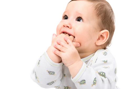 新生兒握拳有危害嗎?如何打開嬰兒拳頭?