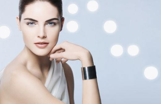 控油又保濕的潔面產品也很重要。