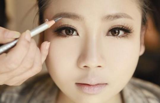 粗眉不自然?教你把粗眉畫得更自然!
