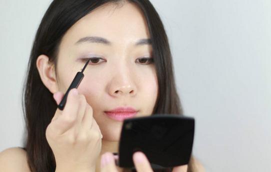完美出行眼線很重要!眼妝的畫法
