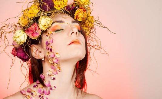 幸福的玫瑰系妝容怎么畫的?