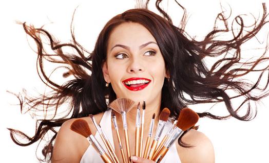 約會要帶什么什么化妝物品?