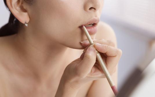 唇線筆怎么用？唇妝怎么才持久？