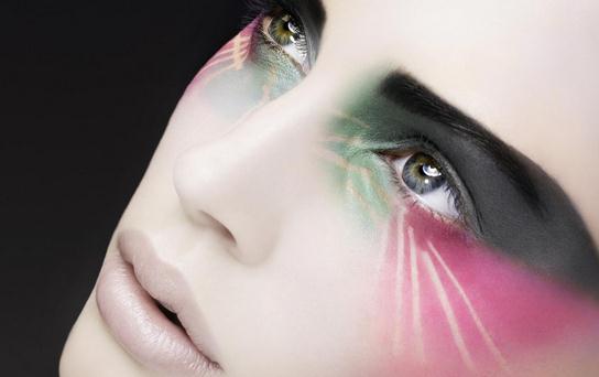 聰明選用粉底-無暇裸妝是怎么畫的?