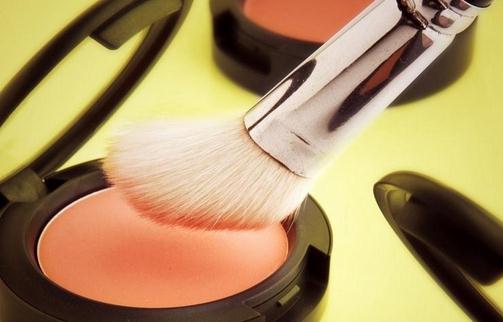 怎么化妝才能增添分層效果？