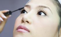 怎么化妝睫毛才好看？用睫毛夾！