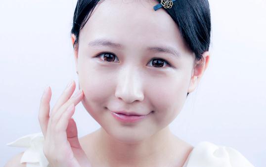 小黃瓜雞蛋面膜的做法:黃瓜DIY美容法