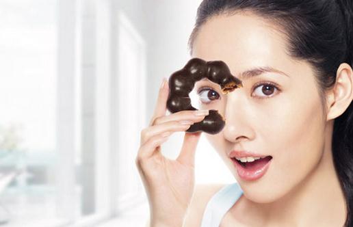 自制嫩白祛印面膜:VC美白面膜