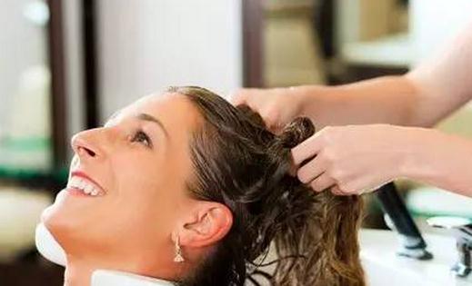 怎么洗發頭發才不會掉？適度的沖洗