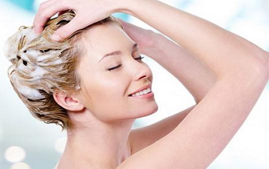 洗發(fā)方法要適當才能少掉發(fā)!