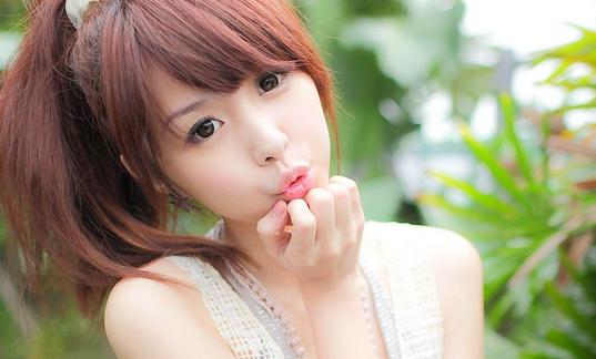 如何把粗花呢編進辮子里?