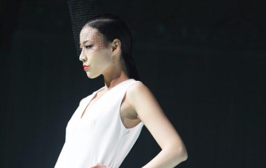 什么發型最搭配毛衣?辮子編發教程