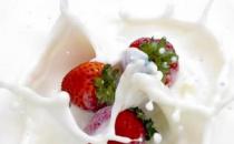 長期過量喝牛奶易患上白內障