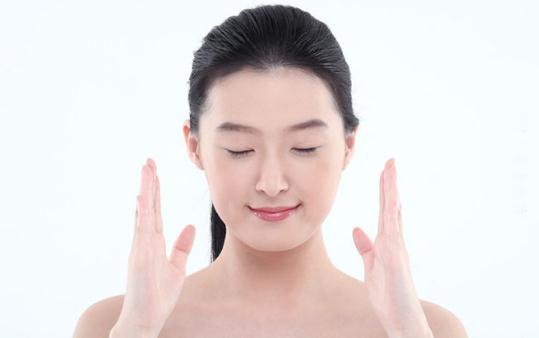 補(bǔ)血補(bǔ)氣的食療方:圓肉姜棗煲瘦肉