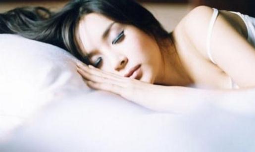 睡前吃什么好睡覺？失眠的原因