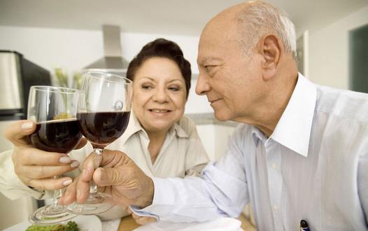 老年人喝酒需注意的問題事項