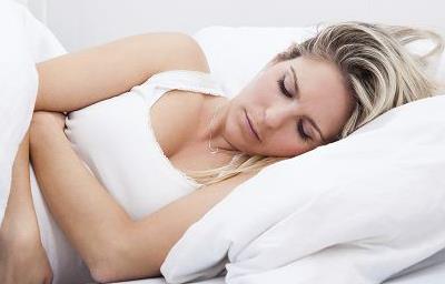 經期睡姿不當加重不適感