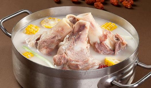 喝骨頭湯能否促進骨折愈合？骨折吃什么好？