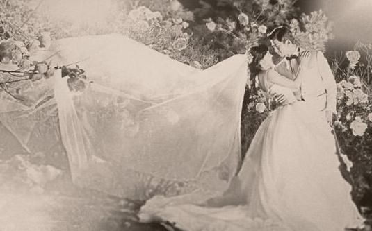 如何快速擺脫單身？共進燭光晚餐